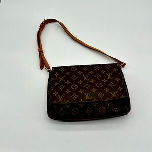 Preowned LV musette tango short strap